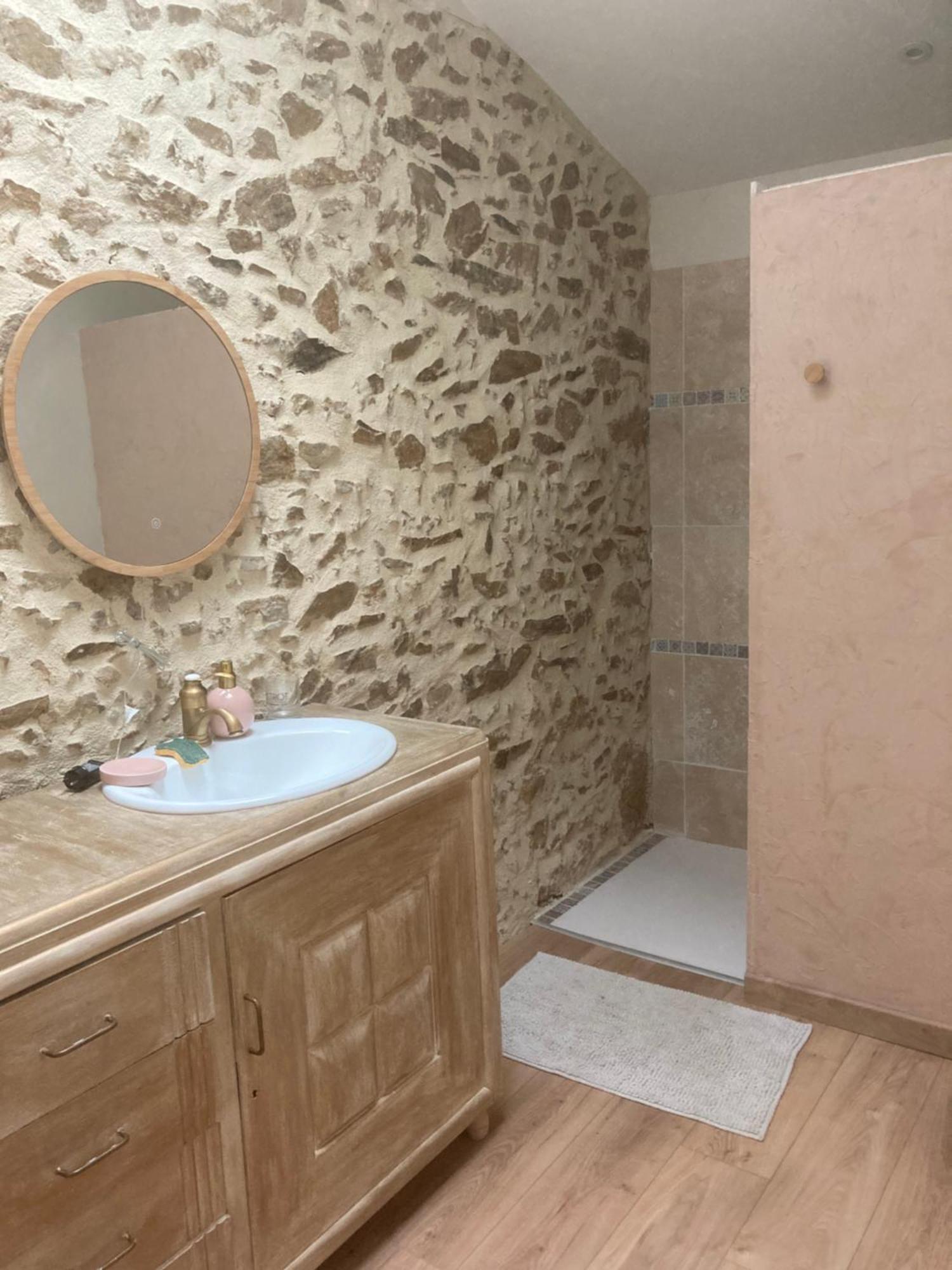Premier Etage D Une Jolie Maison A La Campagne Montravers Eksteriør bilde