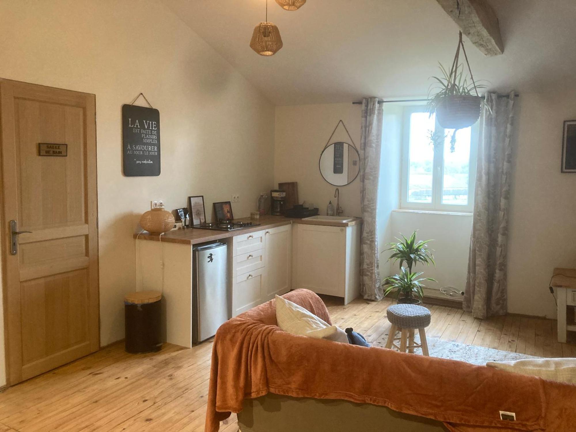Premier Etage D Une Jolie Maison A La Campagne Montravers Eksteriør bilde